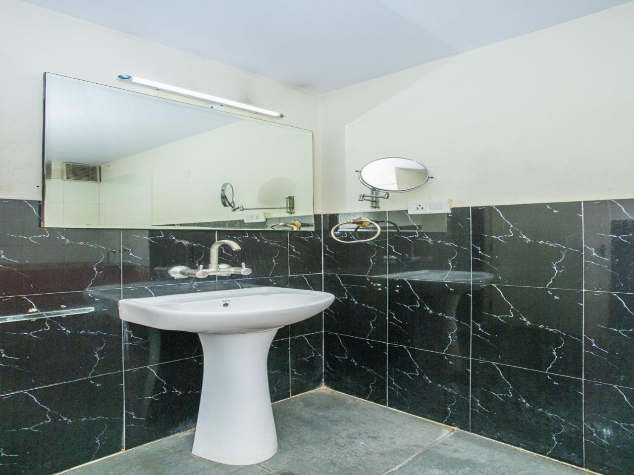 Oyo 18762 Vaishnavi Residency Hotell Bangalore Eksteriør bilde